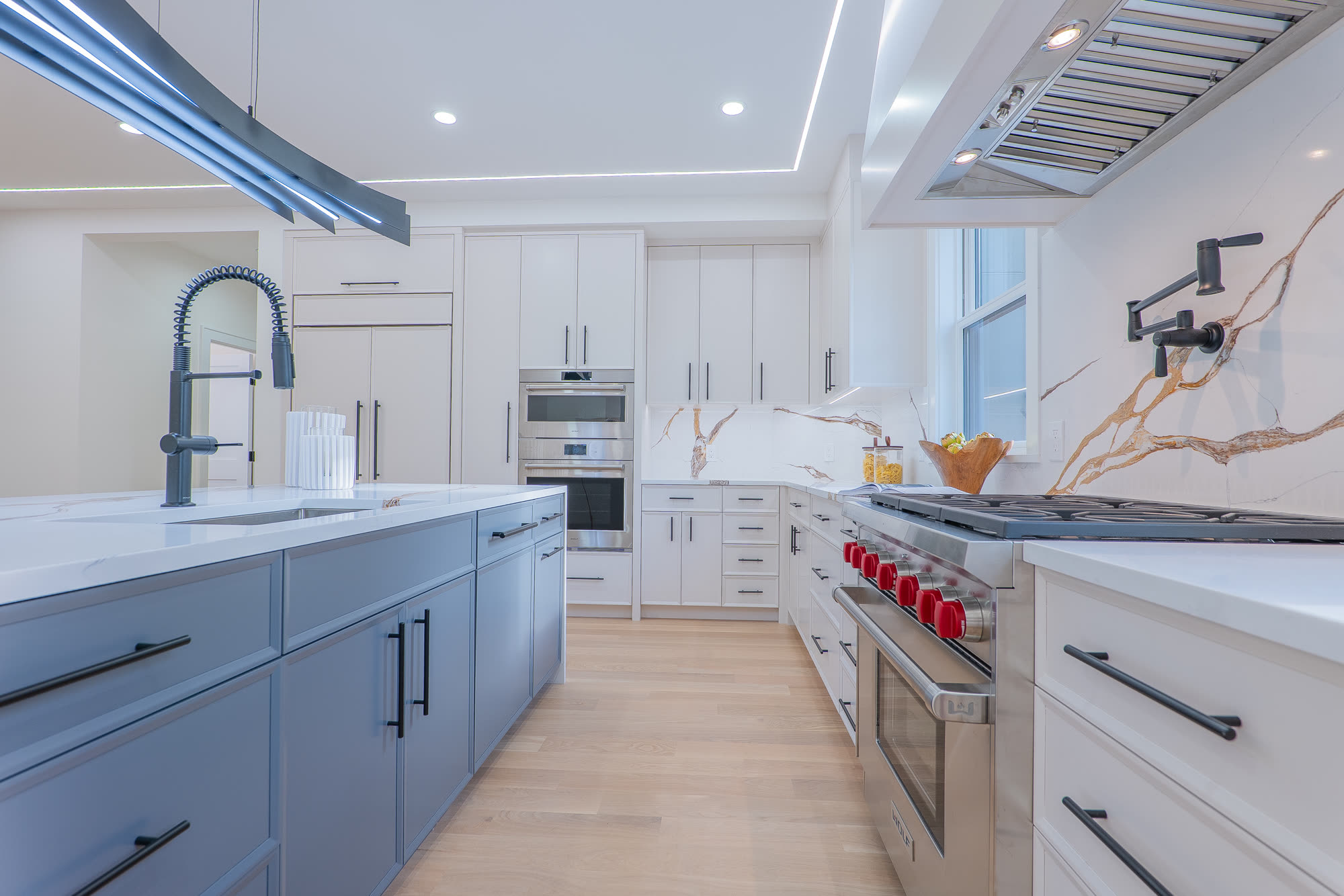 Professional range, marble backsplash and prep sink
