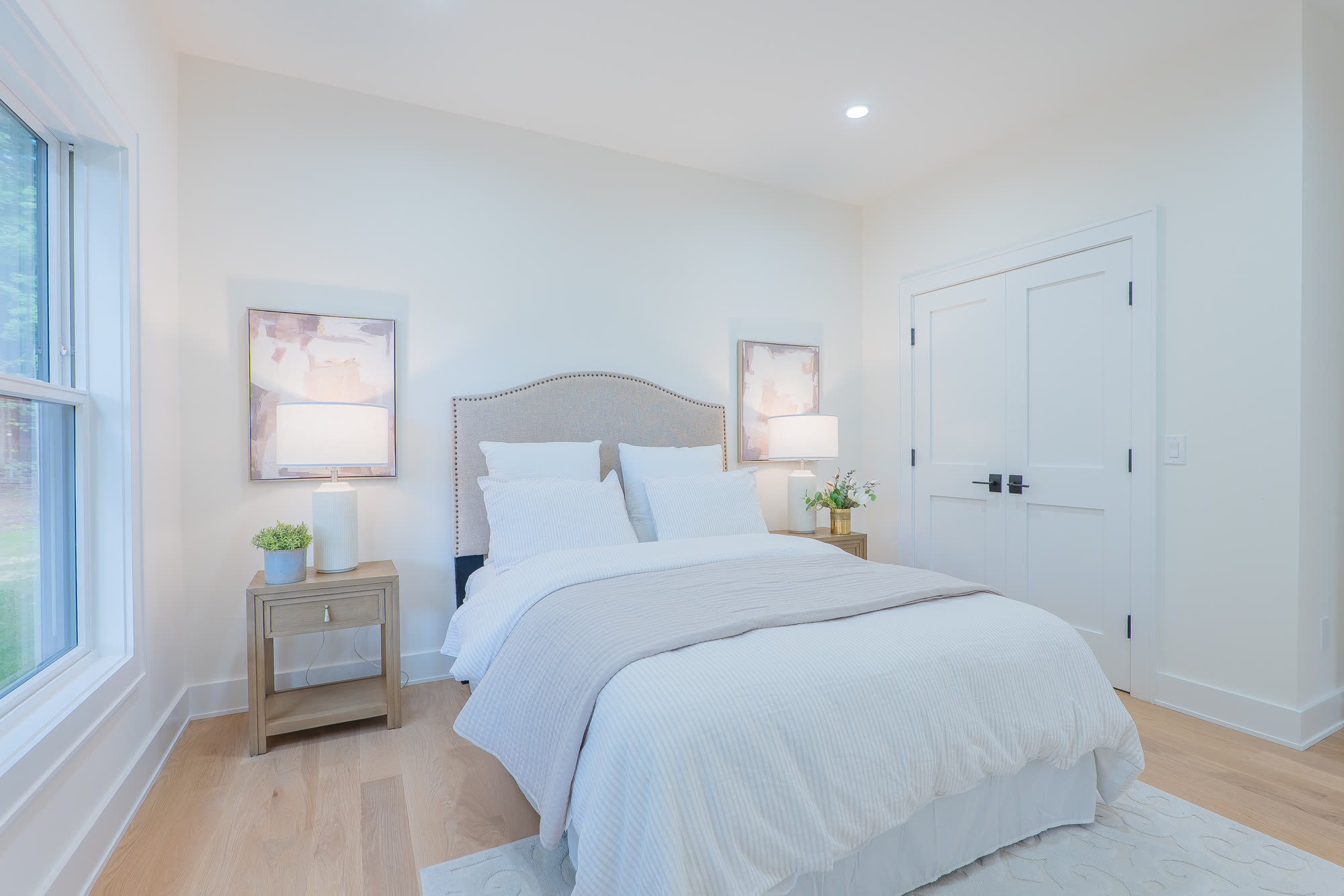 En suite bedroom with soft neutral finishes